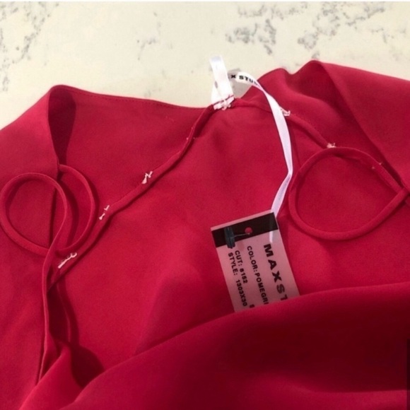 MAX STUDIO spaghetti strap V-neck top - Picture 15 of 16